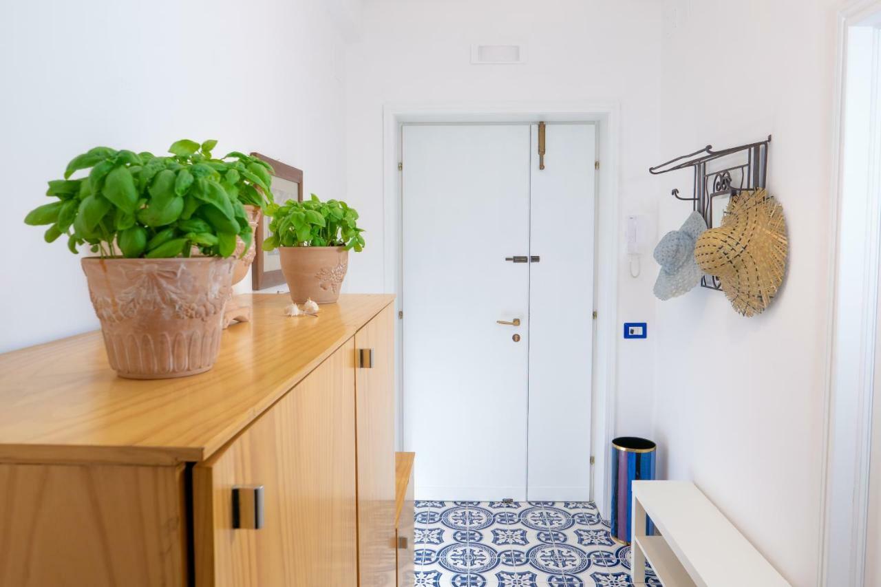 La Casetta Linda - New 2 Bedroom Apt In Sorrento With Seaview Terrace Εξωτερικό φωτογραφία